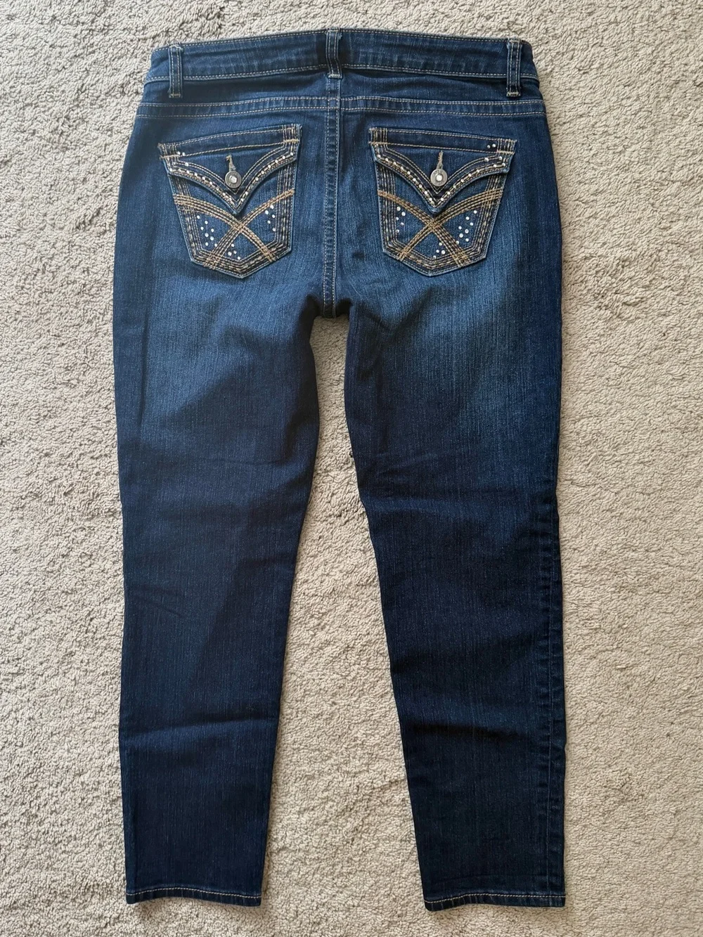 Women’s Capri Denim Blue Jeans Size 6 Rhinestone, Thick Stitch skinny Mid Rise